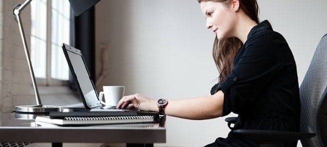 photo-of-woman-sat-at-desk-using-laptop-suggesting-student-of-an-online-course