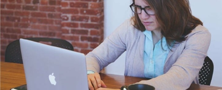 photo-showing-line-of-people-sitting-at-computers-to-suggest-successfully-returning-to-education-with-online-course